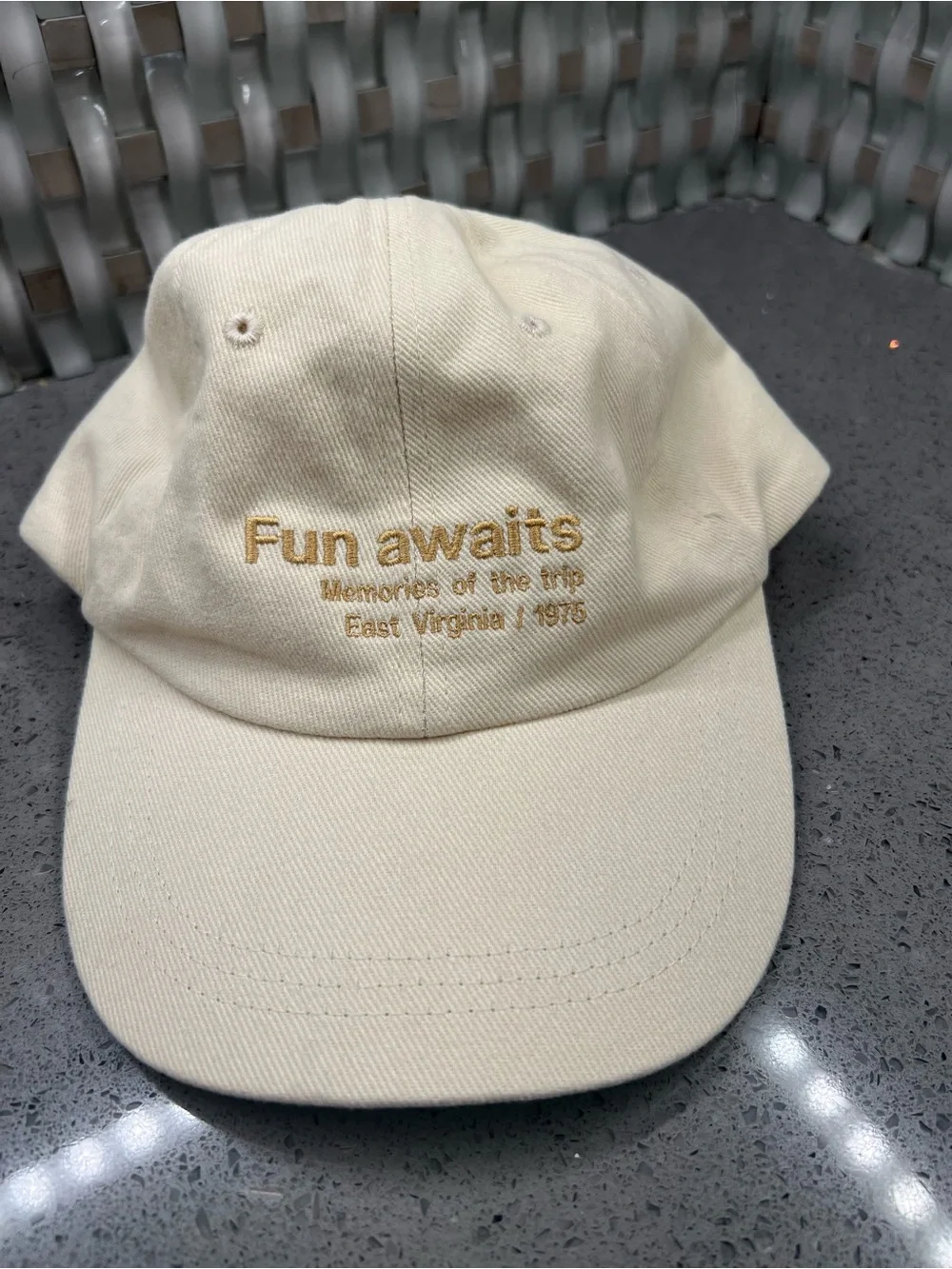 Zara cream baseball cap beige like new